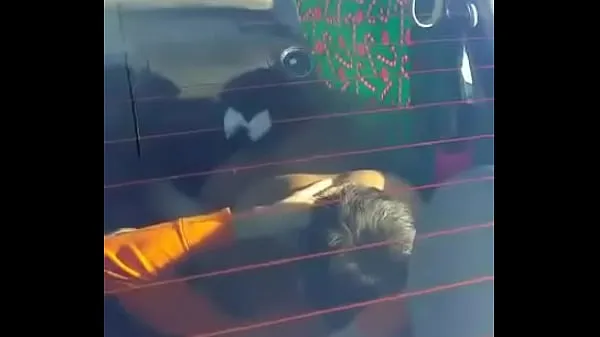 Couple caught doing 69 in car أنبوب دافئ كبير