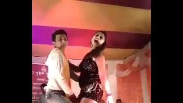 Stort Sexy Hot Desi Teen Dancing On Stage in Public on Sex Song varmt rör