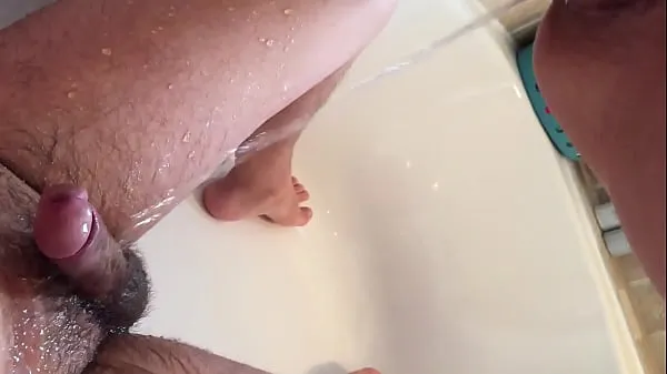 Pissing on my cock and suck me off Tabung hangat yang besar