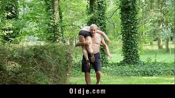 Nagging little bitch gets old cock punishment in the woods Tiub hangat besar