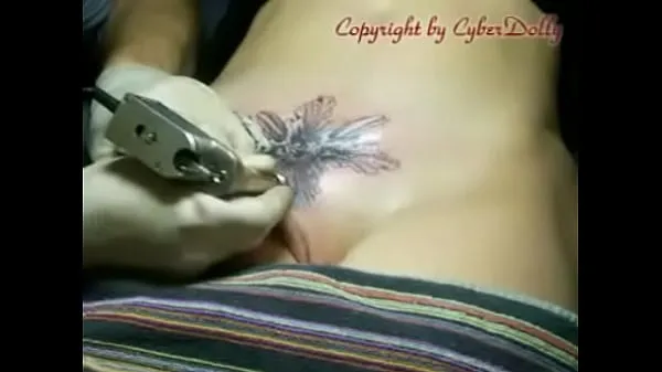 Nagy tattoo created on the vagina meleg cső
