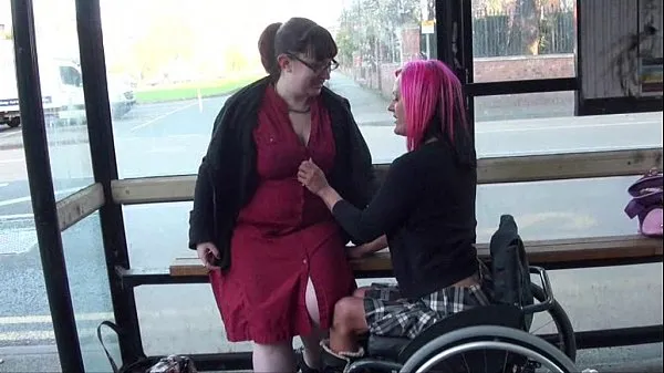 ใหญ่ Leah Caprice and her lesbian lover flashing at a busstop ท่ออุ่น