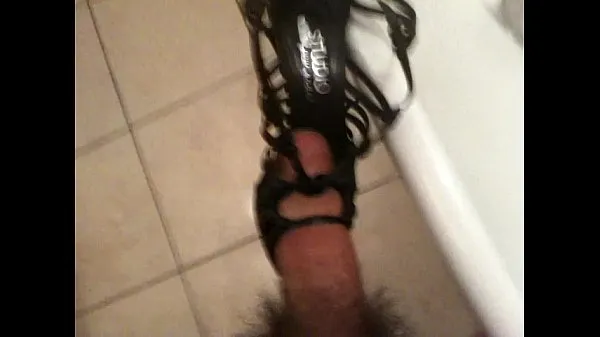Big Cumming on my roommate shoes 05 warm Tube