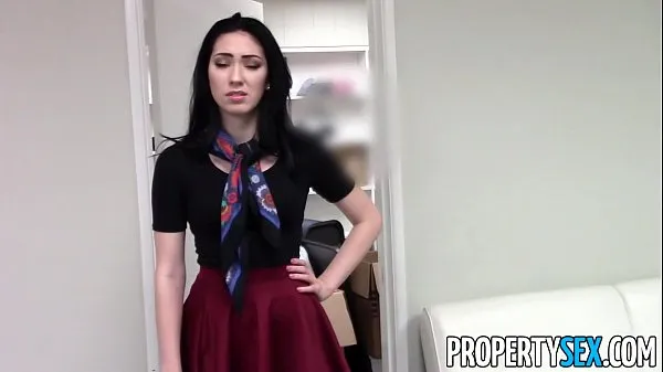 Velká PropertySex - Beautiful brunette real estate agent home office sex video teplá trubice