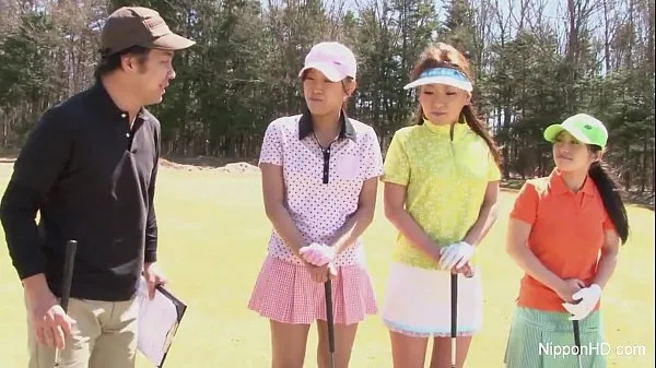 Stort Asian teen girls plays golf nude varmt rør