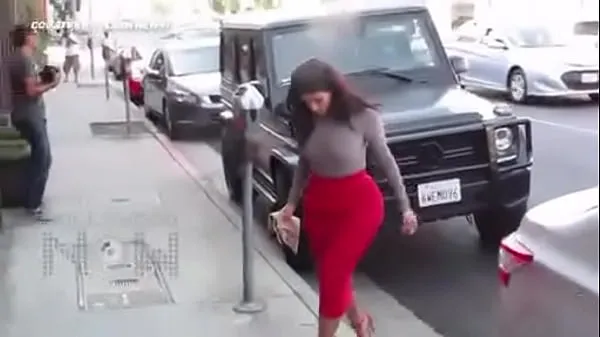 Stort Video) Kim Kardashian B tt Too Big For Her Tight Skirt Can't Get Out Of Her C varmt rör