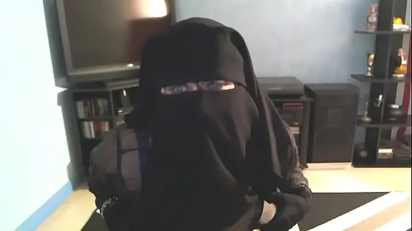 큰 Muslim girl revealing herself 따뜻한 튜브