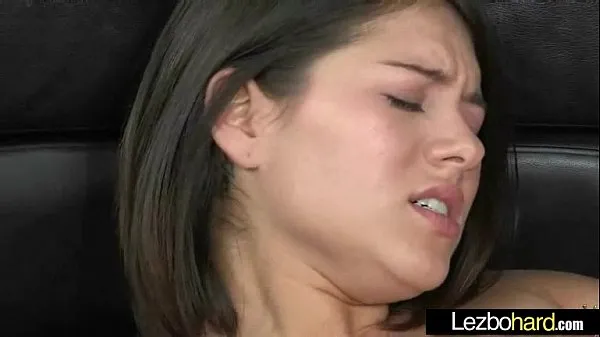 Lesbians Enjoy Licking And Kissing Each Other clip-16 Tabung hangat yang besar