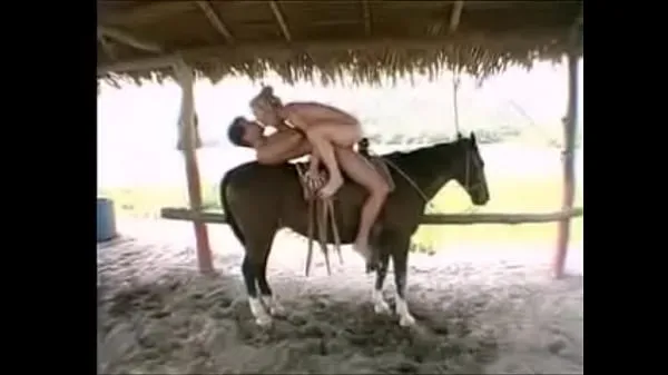 on the horse أنبوب دافئ كبير