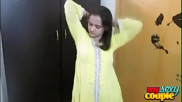 Indian Bhabhi Sonia In Yellow Shalwar Suit Getting Naked In Bedroom For Sex أنبوب دافئ كبير