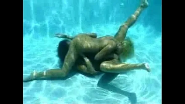 Duża Exposure - Lesbian underwater sex ciepła tuba