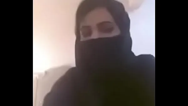 Stort Arab Girl Showing Boobs on Webcam varmt rør