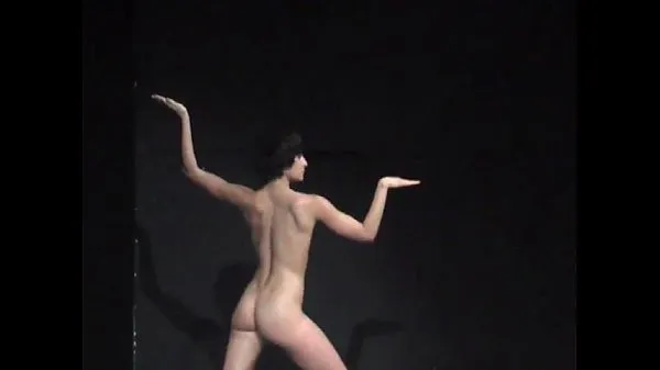 Stort Naked on Stage Performance varmt rør