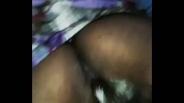Duża a Tanzanian inserting a bottle into her vagina ciepła tuba