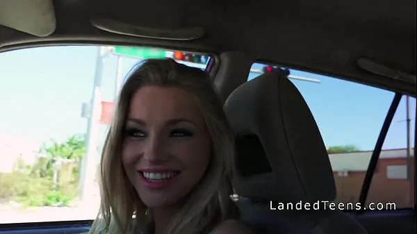 Sexy blonde teen hitchhiker sucks cock Tabung hangat yang besar