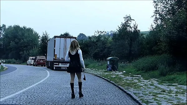 Velká Rubberdoll Monique - On the streets as a rubberwhore (Part 3 teplá trubice