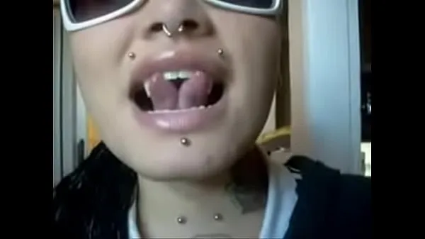 Split tongue - piercings & tattoos Tabung hangat yang besar