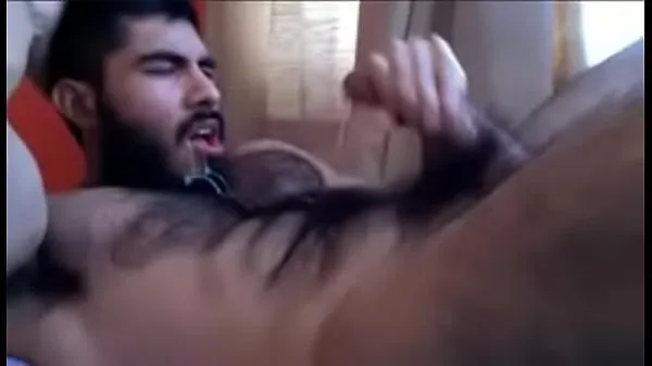 Beefy Hairy Man Cums into his Mouth أنبوب دافئ كبير