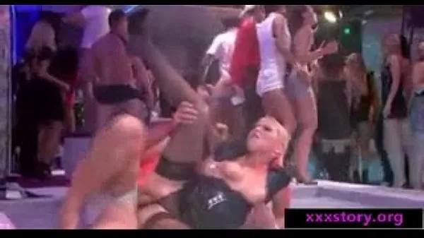 Große Blondie Girl Suck On Partywarme Röhre