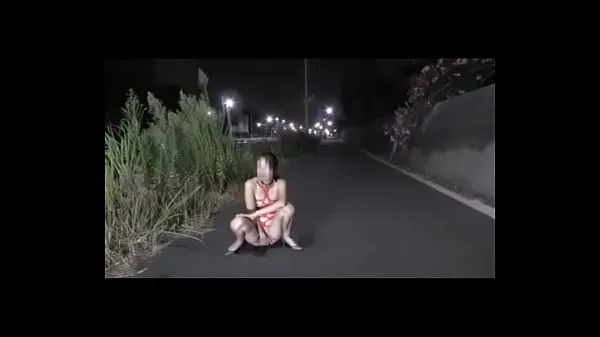 Big Taiwan girl squirt on the road warm Tube