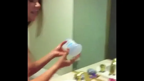 Velká Girl shaving her friend's pussy for the first time teplá trubice