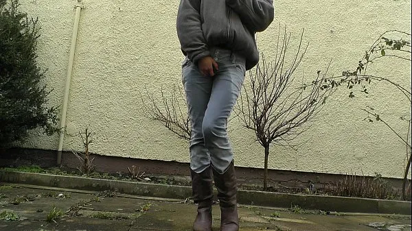 Grote HD desperately waiting with full bladder, jeans wetting warme buis