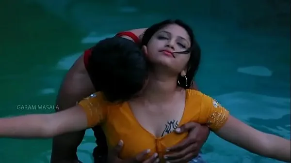 Hot Mamatha romance with boy friend in swimming pool-1 Tabung hangat yang besar