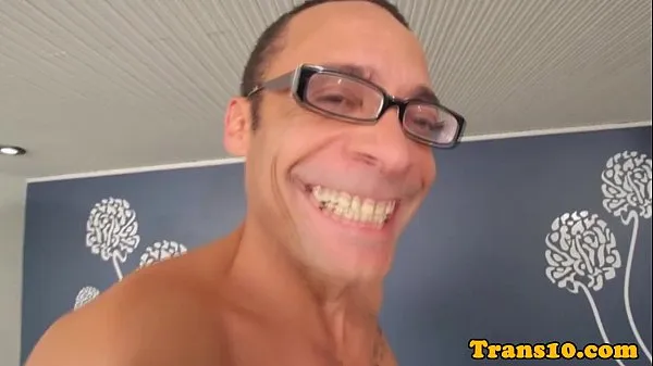 Grote Latina tranny facialized after fucking warme buis