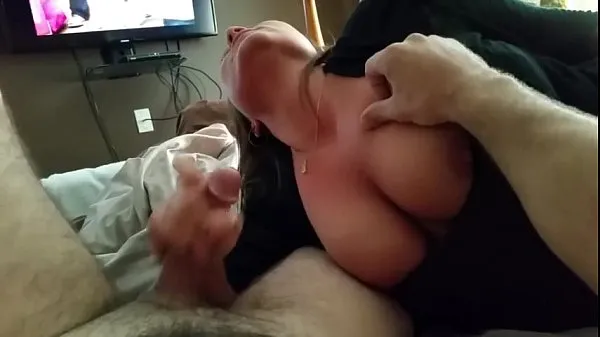 Big Guy getting a blowjob while watching porn on his phone warm Tube