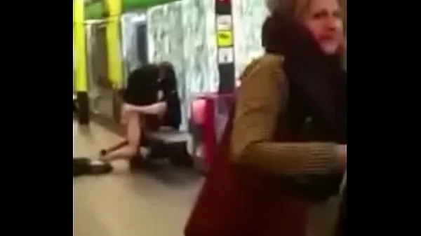 Stort Fucking in the Barcelona metro [Remake L'Amour varmt rør