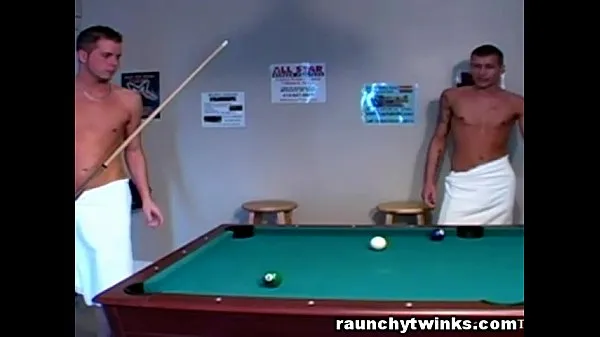 Duża Hot Men In Towels Playing Pool Then Something Happens ciepła tuba