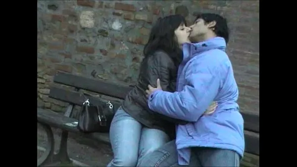 Büyük Sherif Taliani with Francesca Conti with n kissing Clip sıcak Tüp