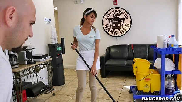 Ống ấm áp BANGBROS - The new cleaning lady swallows a load lớn