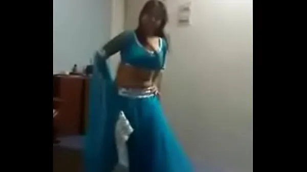 大きなIndian girl dancing for her boyfriend(waowaa温かいチューブ