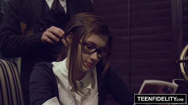 TEENFIDELITY - Cutie Alaina Dawson Creampied on Teacher's Desk Tiub hangat besar