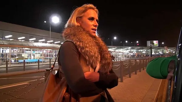 Stort Big Titty Milf Airport Pick up and Fuck hard in Mea Melone van varmt rør