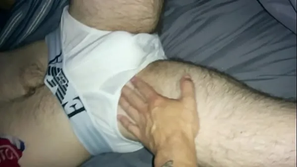 Suuri Sexy massage by tattooed man to his bi friend lämmin putki