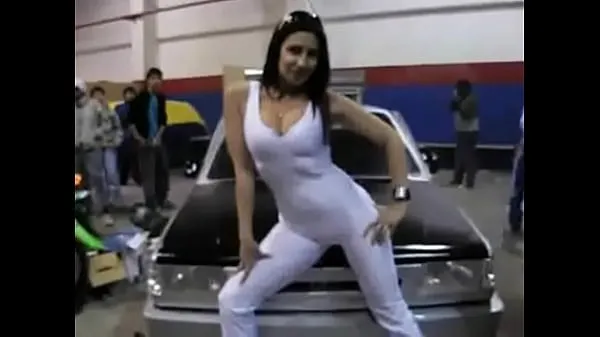 Ống ấm áp Nice ass marita trento sexy girl in car show lớn
