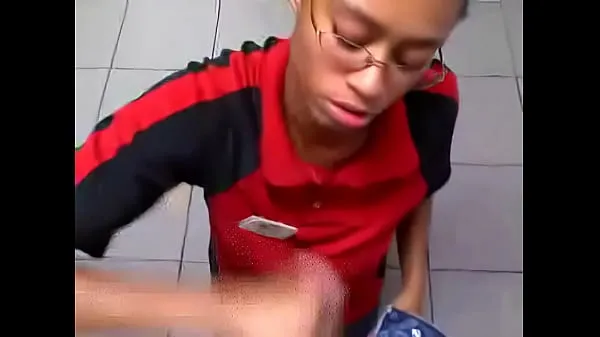 Ống ấm áp Gas Station Worker Gives Guy Head In Bathroom lớn