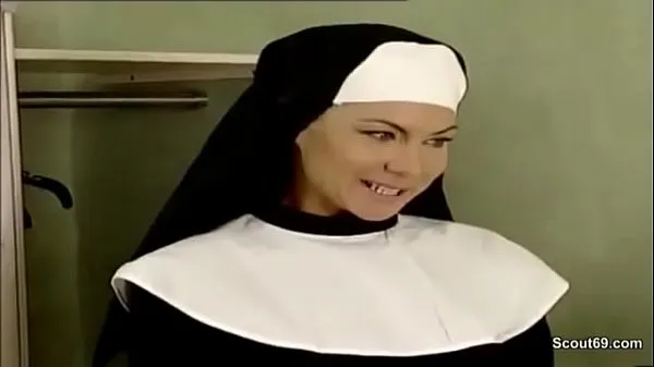 Prister fucks convent student in the ass Tabung hangat yang besar