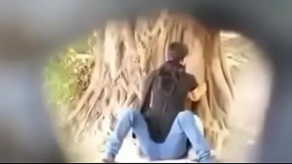 Stort hidden cam lovers kissing in park video varmt rör
