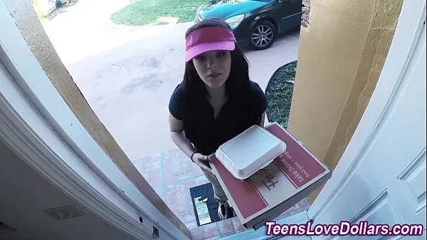 Ống ấm áp Real pizza delivery teen fucked and jizz faced for tip in hd lớn