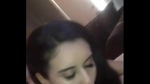 cute amateur girl shares her throat and pussy with friends أنبوب دافئ كبير