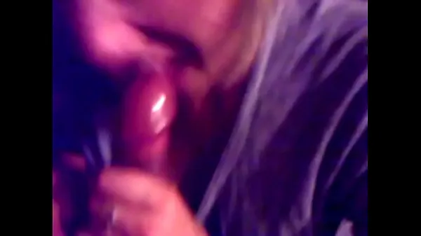 Velika Jennifer labelle sucking dick topla cev
