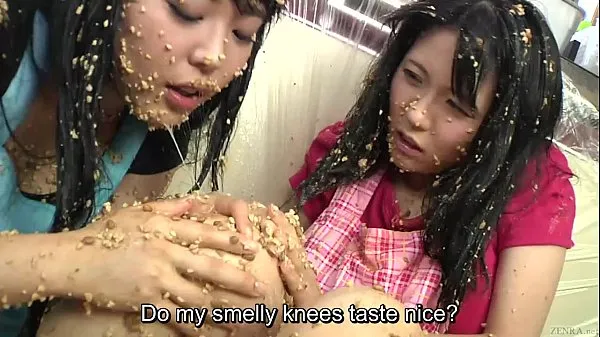 Stort Subtitled extreme Japanese natto sploshing lesbians varmt rör