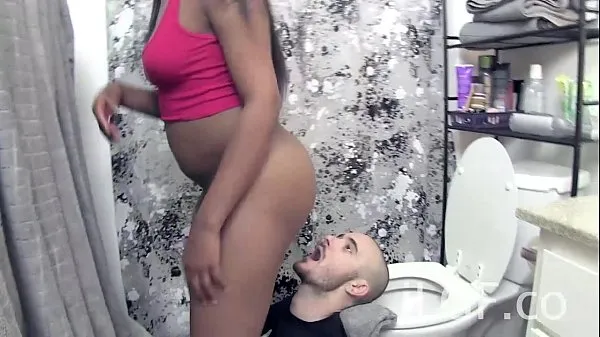 Ống ấm áp Nikki Ford Toilet Farts in Mouth lớn