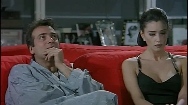 Stort Monica Belluci (Italian actress) in La riffa (1991 varmt rør