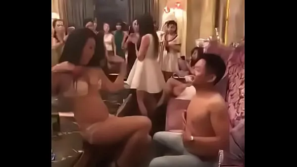 Stort Sexy girl in Karaoke in Cambodia varmt rør