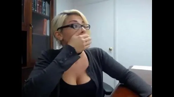 Duża secretary caught masturbating - full video at girlswithcam666.tk ciepła tuba