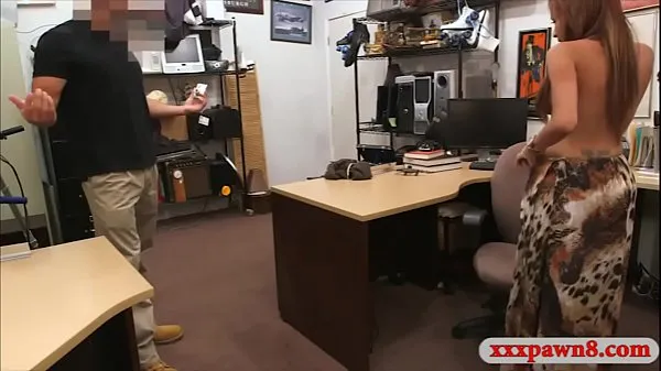 Stort Crazy latin bitch drilled by pawn keeper in his office varmt rør